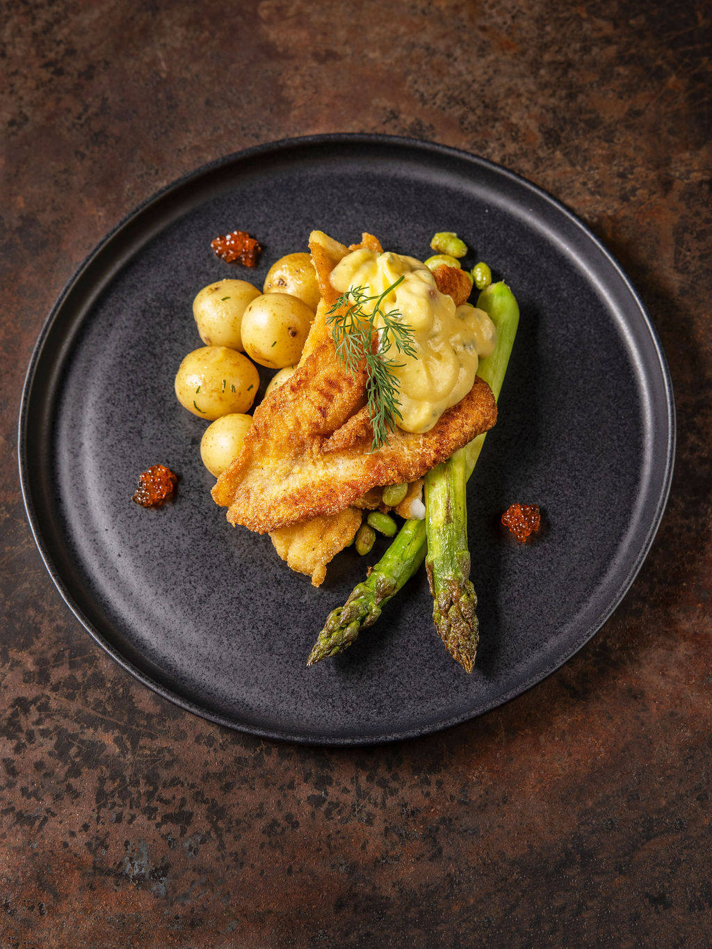 Byxad abborre på fat